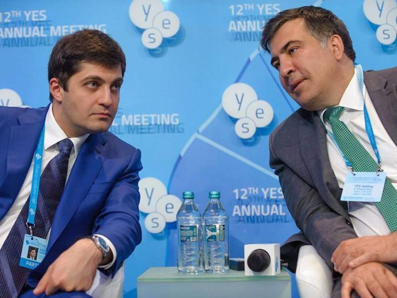 Сакварелидзе (слева) считает, что регистрация псевдопартии Саакашвили&nbsp;&ndash; это манипуляция властей