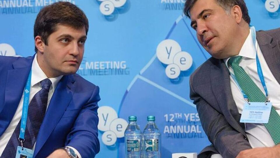 Сакварелидзе (слева) считает, что регистрация псевдопартии Саакашвили – это манипуляция властей