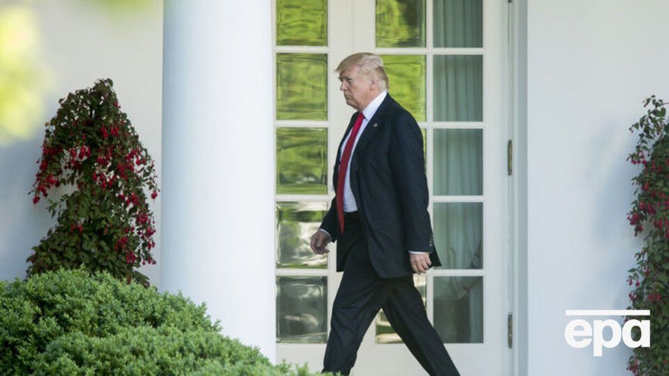 Чиновники сообщили, что Трамп просил руководство разведки отрицать его связи с РФ