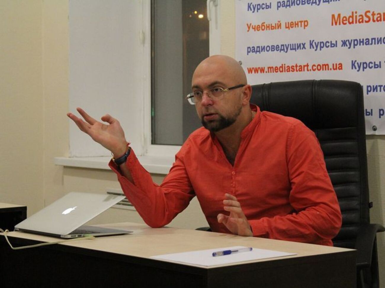 Семенов: Телеведущий не может быть бледной молью, которая не вызывает у людей реакции