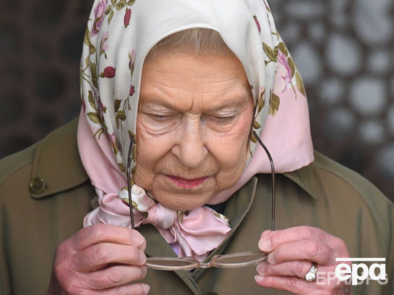 Елизавета II выразила соболезнования в связи с терактом в Манчестере