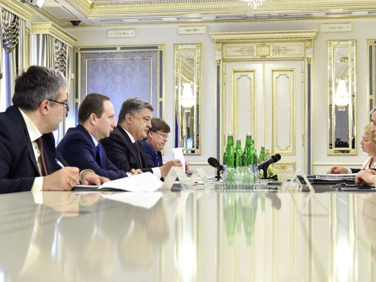 Порошенко подписал закон,&nbsp;устанавливающий с 1 января 2018 года право на назначение пенсии родным чернобыльцев