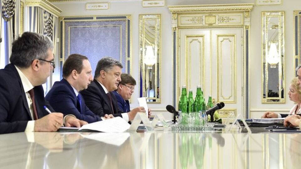 Порошенко підписав закон , що встановлює з 1 січня 2018 року право на призначення пенсії рідним чорнобильців