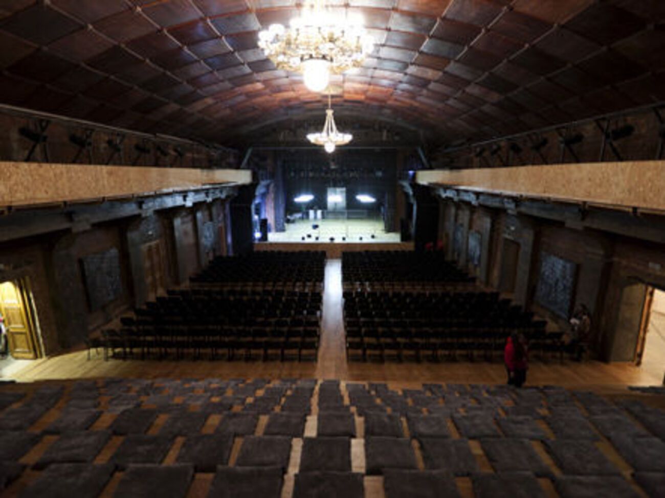 Проверка якобы началась после жалоб на брань, пропаганду аморального поведения и порнографию в постановках "Гоголь-центра"