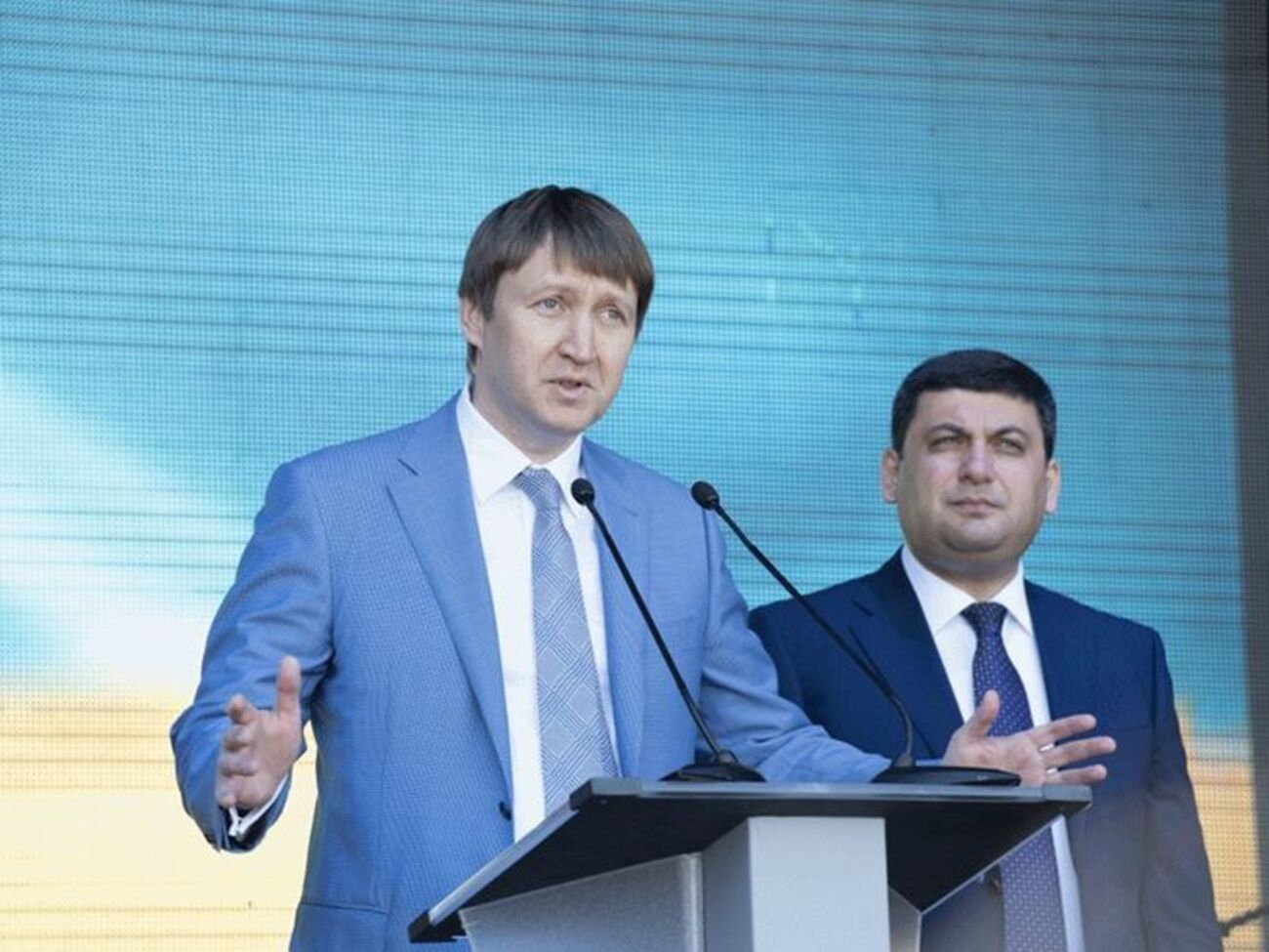 Джерела розповіли про незгоди між Кутовим і Гройсманом