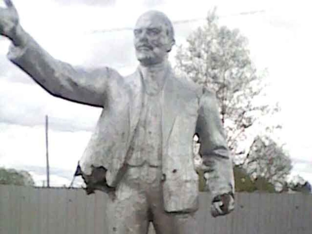 Пам'ятник Леніну в Ушумуні був установлений у 1939 році