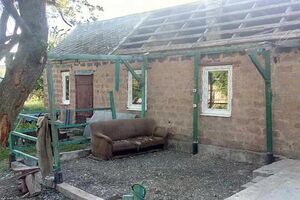 У пошкоджених будинках почали встановлювати пластикові вікна
