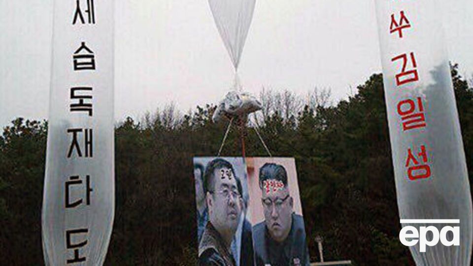 В апреле активисты запустили из Южной Кореи в КНДР воздушные шары с листовками
