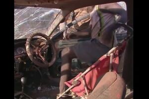 В качестве автомобильного кресла пригодилась детская коляска