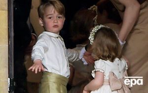 Принц Джордж решил последовать примеру сестры и попрыгать на шлейфе платья невесты – СМИ