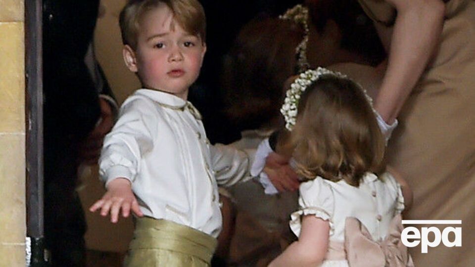 Принц Джордж вирішив узяти приклад сестри й пострибати на шлейфі сукні нареченої – ЗМІ