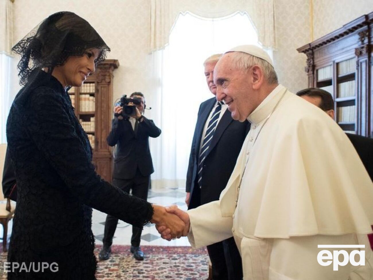 Перша леді США не відразу зрозуміла запитання понтифіка