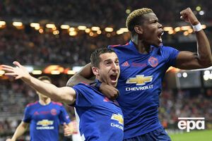 Гравці "МЮ" Мхітарян і Погба святкують успіх своєї команди