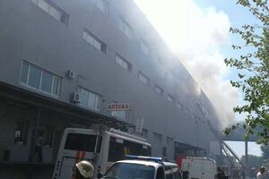 Пожежа виникла в складському приміщенні в Деснянському районі Києва