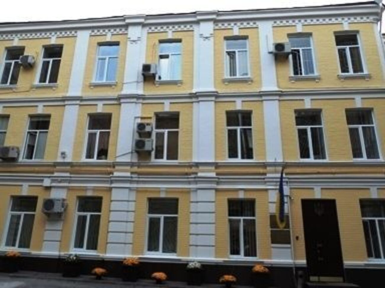Печерський суд відпустив уже шістьох колишніх податківців