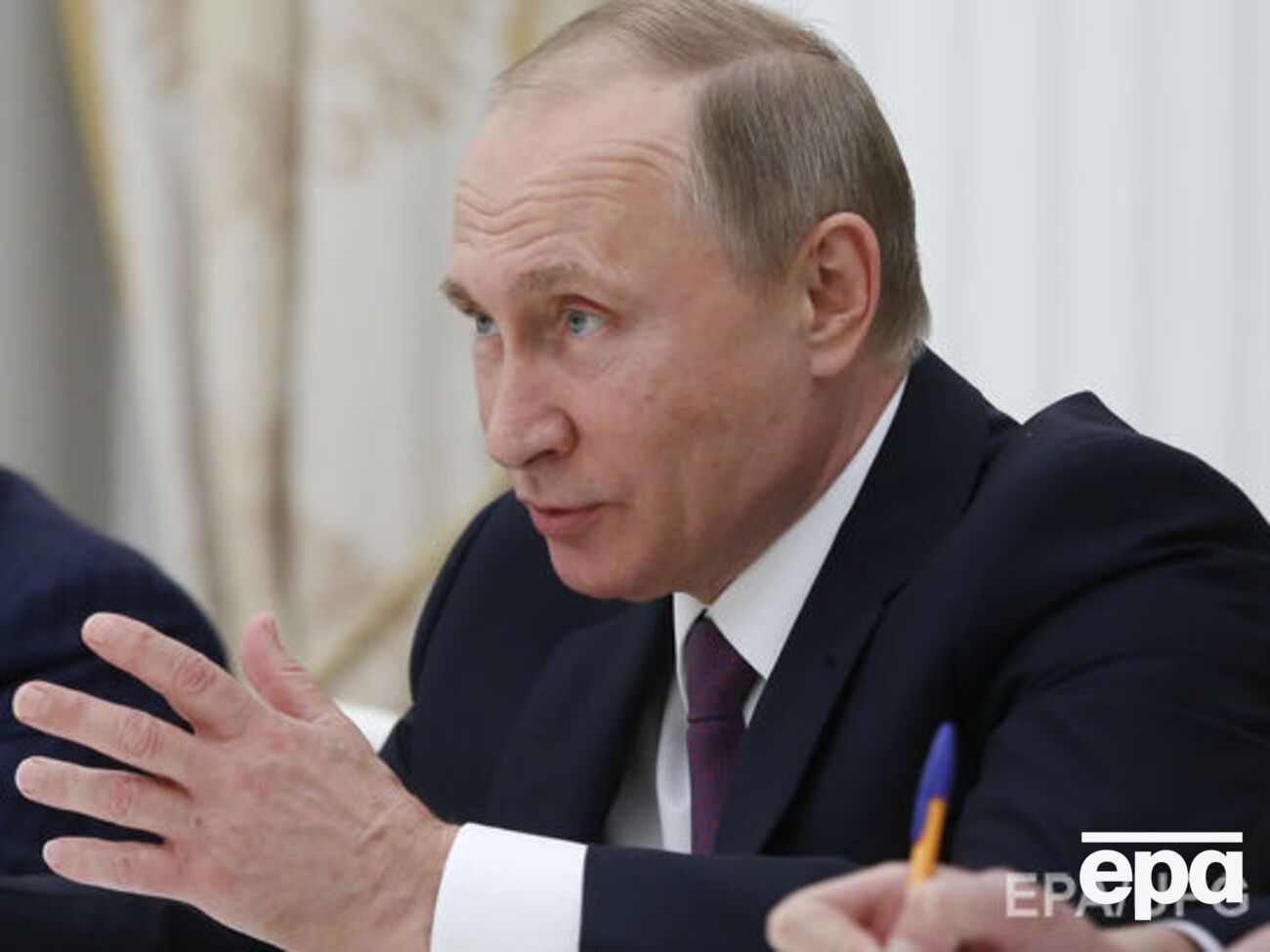 Прохоров хочет получить от Путина после продажи РБК гарантии о беспроблемной распродаже других российских активов, сообщают источники "Дождя"