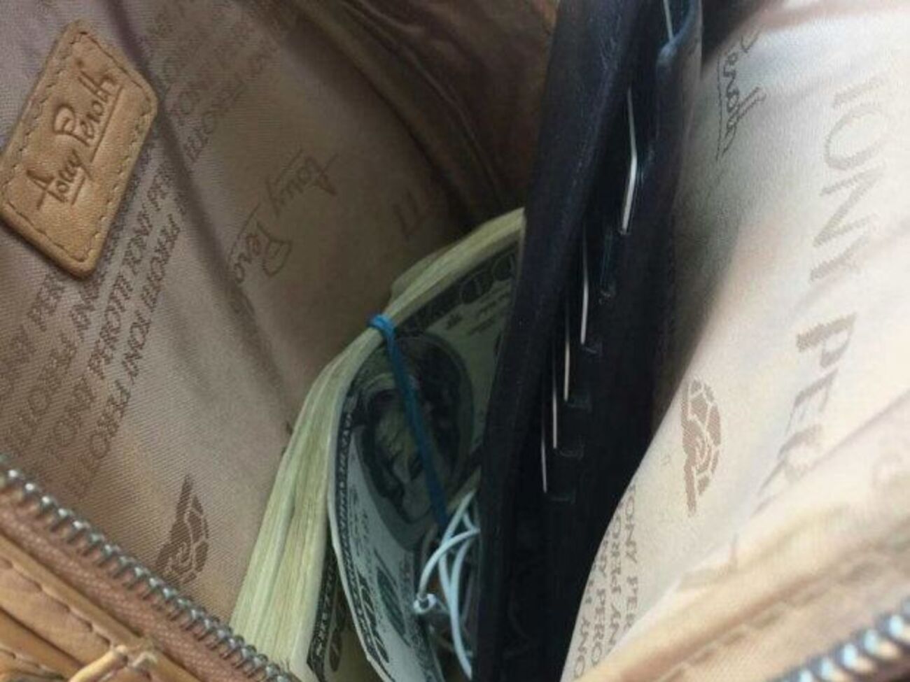 25 травня після отримання неправомірної вигоди був затриманий заступник начальника одного з управлінь Генпрокуратури