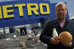 Вілкула тролять в інтернеті (на задньому плані розграбований у Донецьку супермаркет)