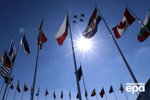 На честь зустрічі військові літаки НАТО здійснили демонстраційні польоти