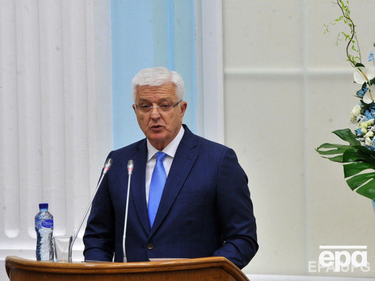 Маркович заявив, що "це природно, коли президент Сполучених Штатів перебуває в першому ряду"