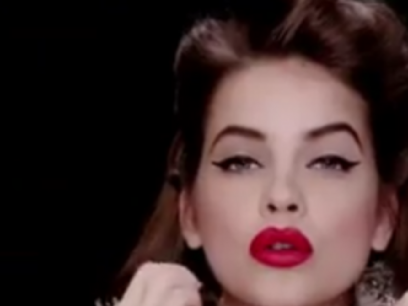 В одном видео показали разные образы для красной дорожки