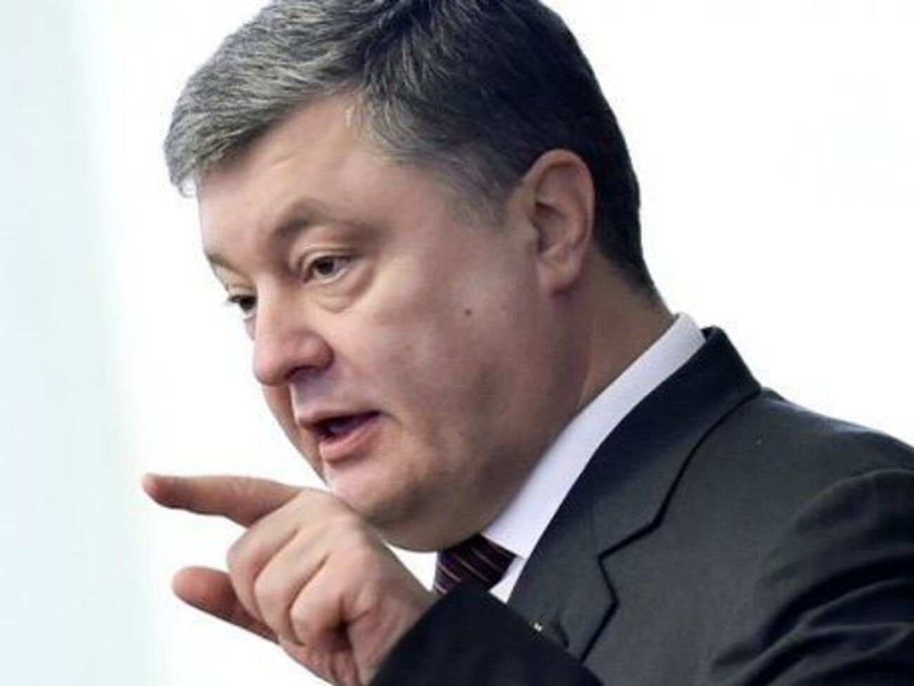 Порошенко: Когда в Одесской области, а я хочу подчеркнуть, что здесь моя малая родина, вместо пара и пиара, наконец, занялись работой, Одесская таможня дала государству 1 млрд 200 млн грн