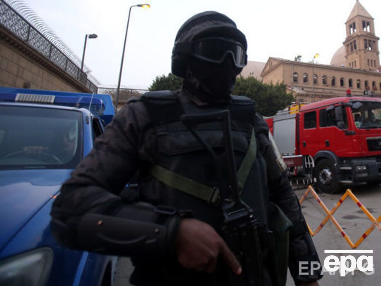 Озброєні люди напали на автобус із паломниками