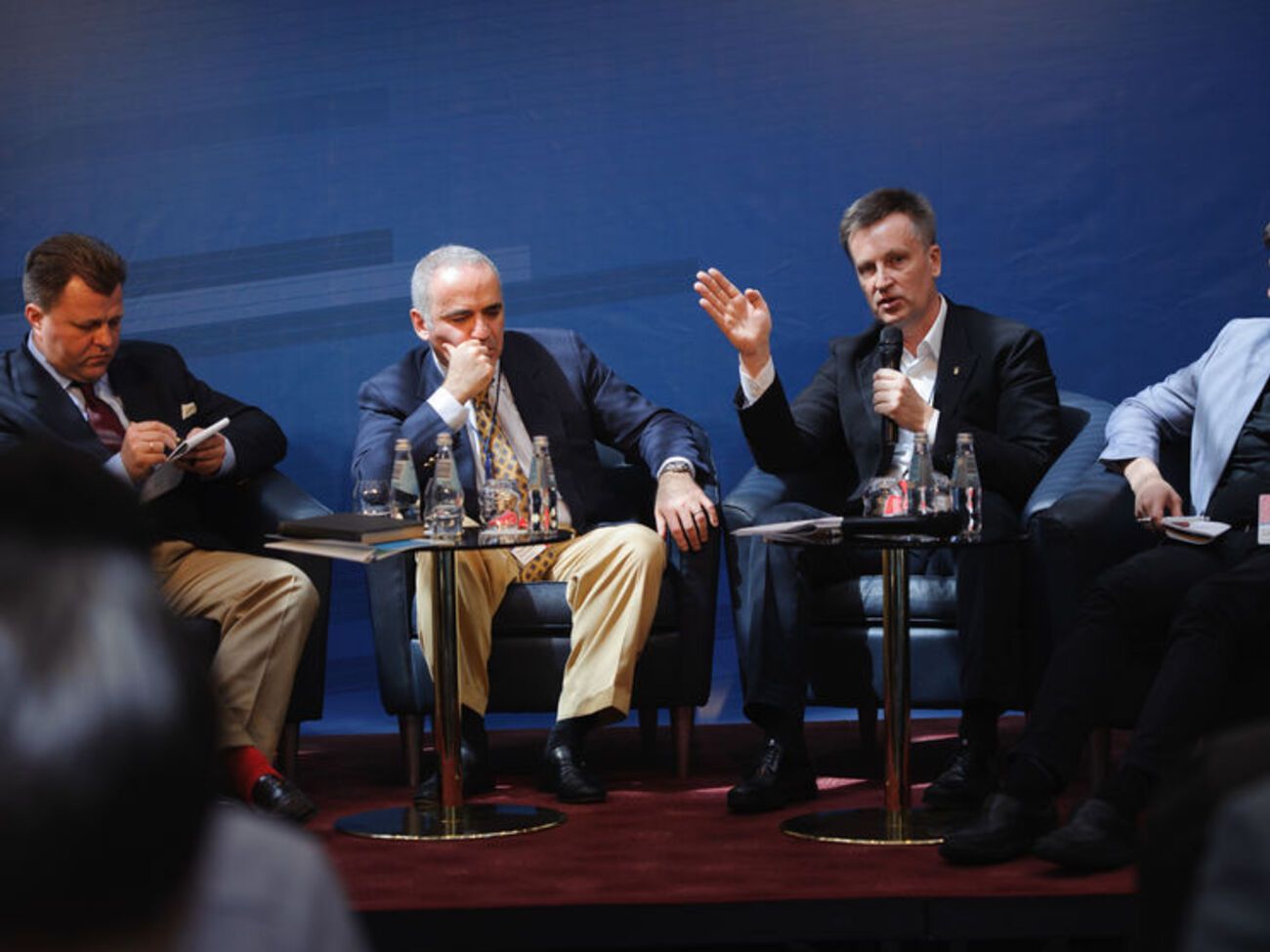 Наливайченко призвал Каспарова поспособствовать освобождению из России незаконно удерживаемых украинцев