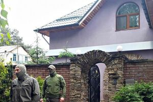 Співробітники НАБУ прийшли з обшуком до голови Окружного адмінсуду Києва