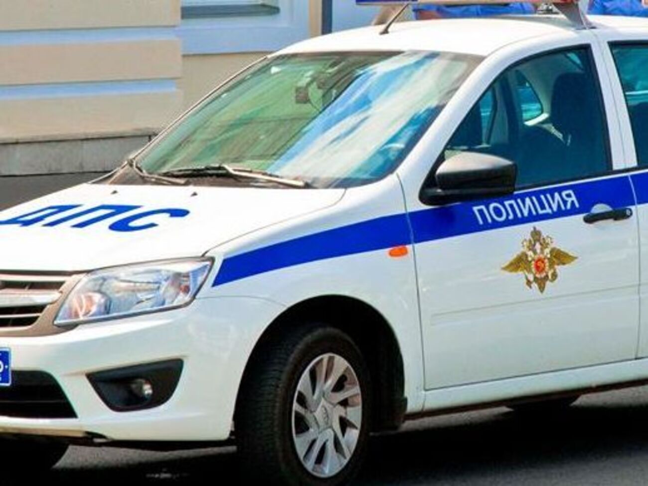 Правоохранители увезли ребенка на машине в отделение полиции