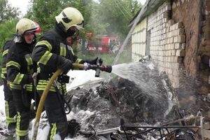 Під час падіння літак пошкодив приватний будинок