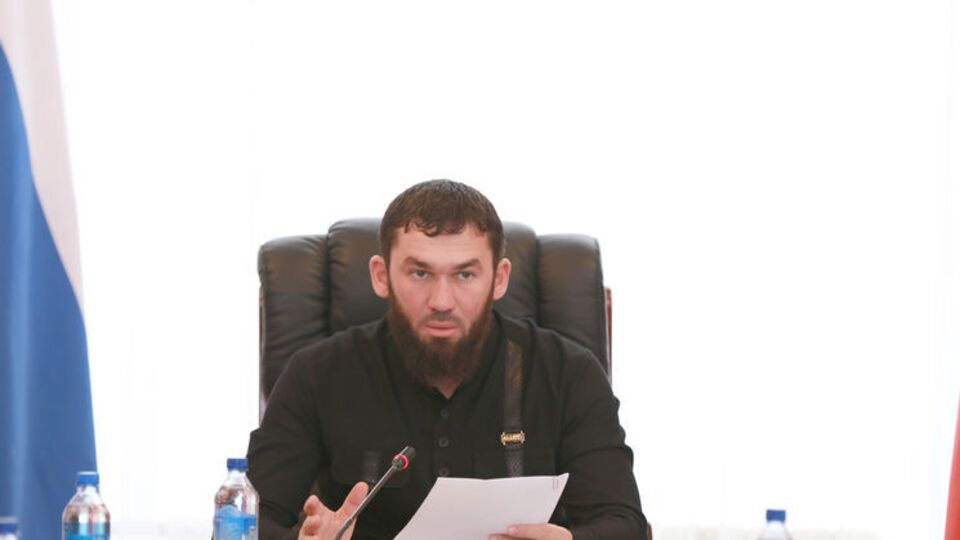 Правозахисна організація Human Rights Watch повідомила, що Магомед Даудов спостерігав, як поліцейські б'ють в'язнів