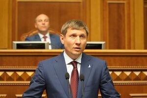 Шахов стверджує, що листувався з другом, який використовував смартфон дочки