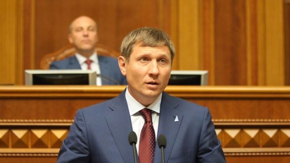 Шахов стверджує, що листувався з другом, який використовував смартфон дочки
