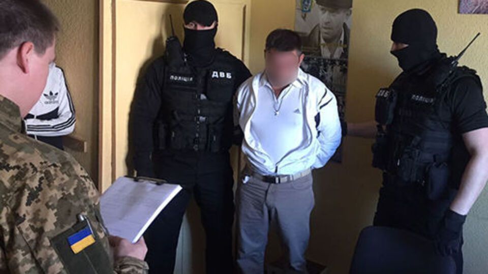 Підозрюваного затримали під час передавання хабара