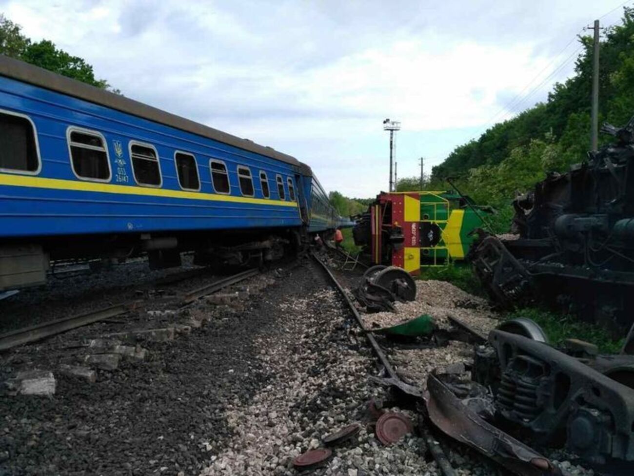 В Хмельницкой области столкнулись товарный и пассажирский поезда, шесть людей пострадали. Фоторепортаж