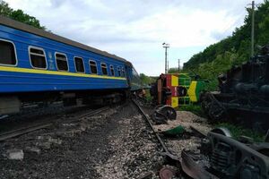 В Хмельницкой области столкнулись товарный и пассажирский поезда, шесть людей пострадали. Фоторепортаж