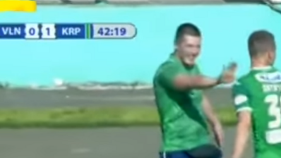 Товариський хлопець перервав матч чемпіонату країни