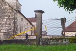 Поліція повідомляє про двох підозрюваних у вандалізмі