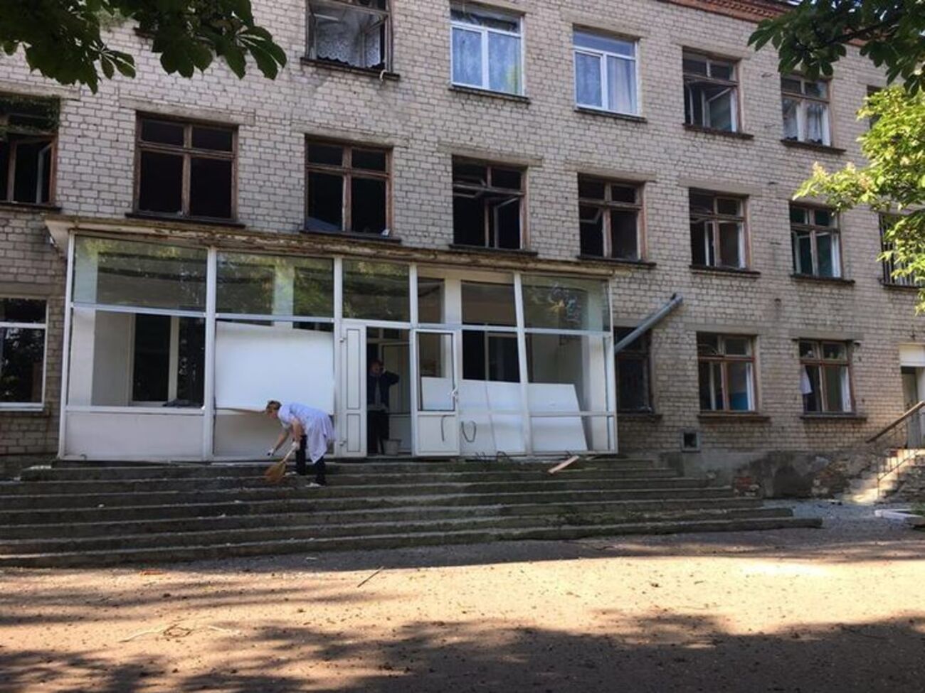 Через обстріл постраждала школа