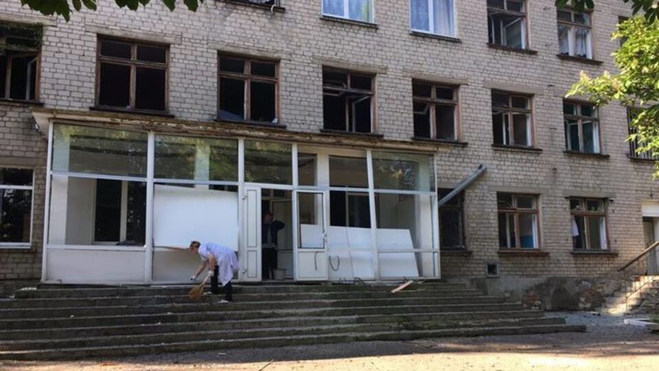 Через обстріл постраждала школа