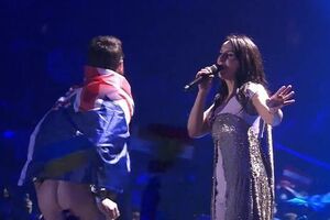 Во время выступления Джамалы на "Евровидении 2017" пранкер Седюк снял штаны