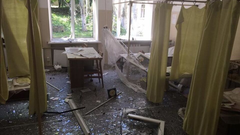 Через обстріл пошкоджена будівля лікарні