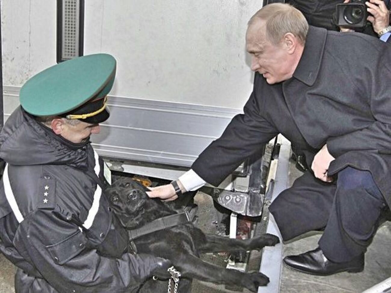 Путин поздравил военнослужащих с Днем пограничника