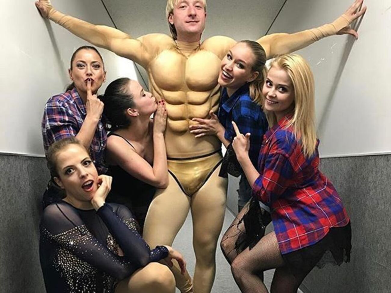 Плющенко исполнил номер на песню Sex Bomb