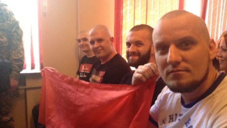 Підозрювані в участі у стрілянині в Мукачевому бійці "Правого сектору" Родіон Горбенко, Володимир Бурча, Роман Мунчак і Сергій Деяк вийшли на свободу, незважаючи на вимоги прокуратури залишити їх під вартою