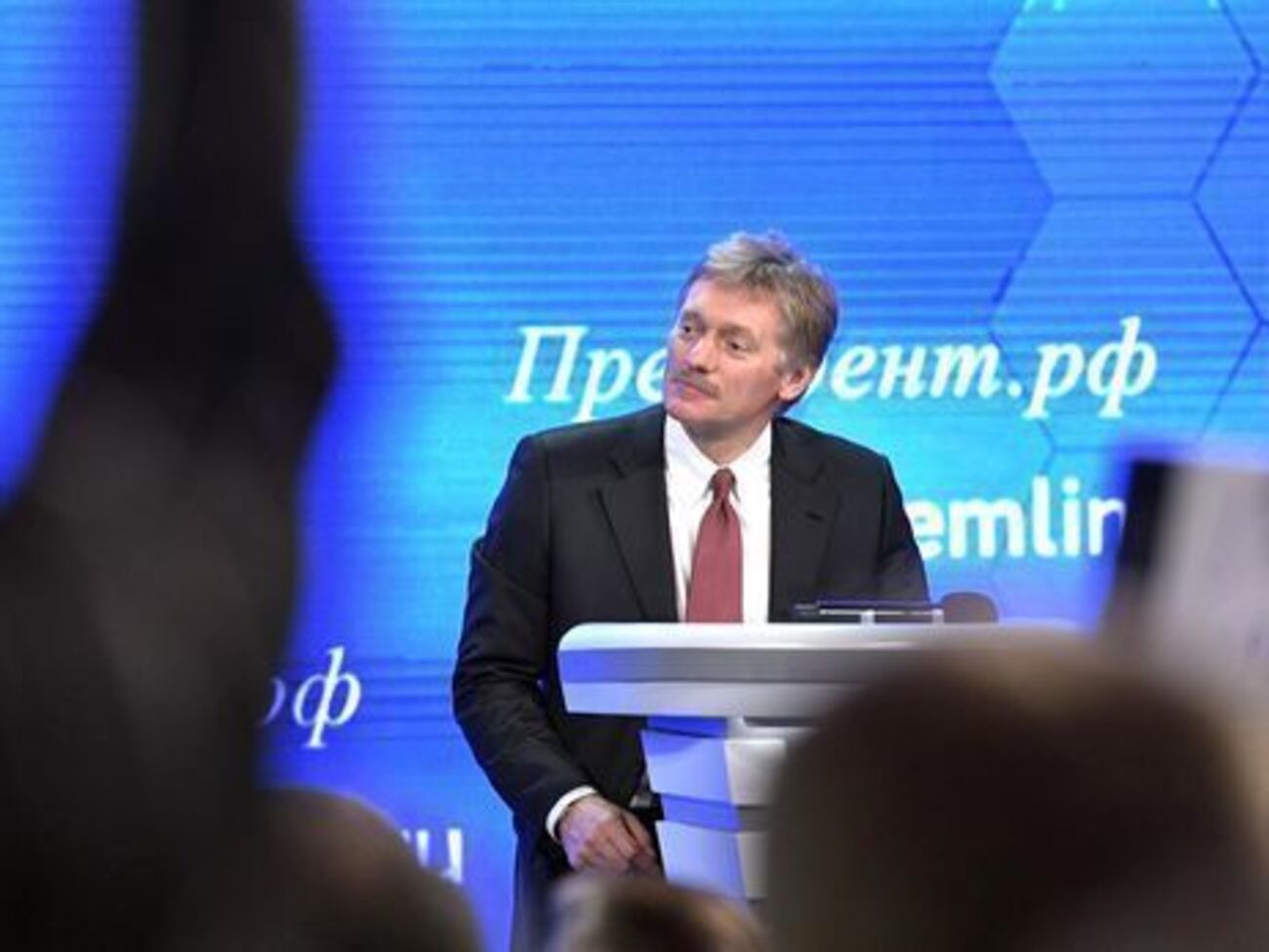 Пєсков про звернення українців до Макрона щодо політв'язнів у РФ: Путін дасть вичерпні пояснення
