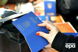 До 12 лет дети не сдают отпечатки пальцев при оформлении биометрического загранпаспорта