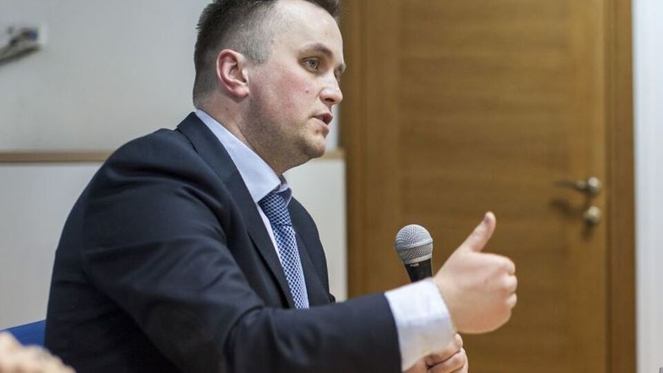 У грудні 2016 року Холодницький отримав премію в розмірі 144,5 тис. грн