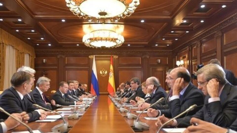 Іспанські бізнесмени, які зустрічалися з Медведєвим, не можуть покинути його резиденції
